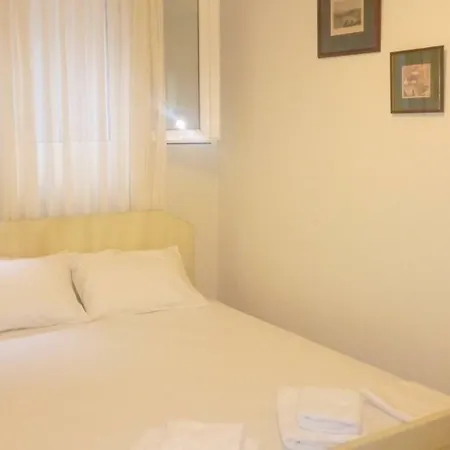 Palace Luxury Palio Apartment Palaiontsiflikion